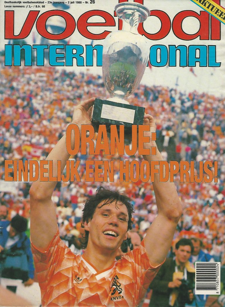 1988 Voetbal International mist nr 4 en 51/52