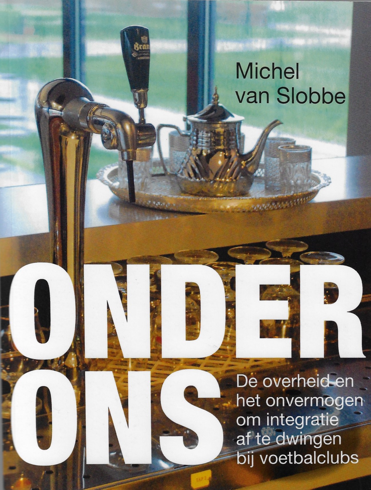Slobbe, Michel van - Onder ons -De overheid en het onvermogen om integratie af te dwingen bij voetbalclubs